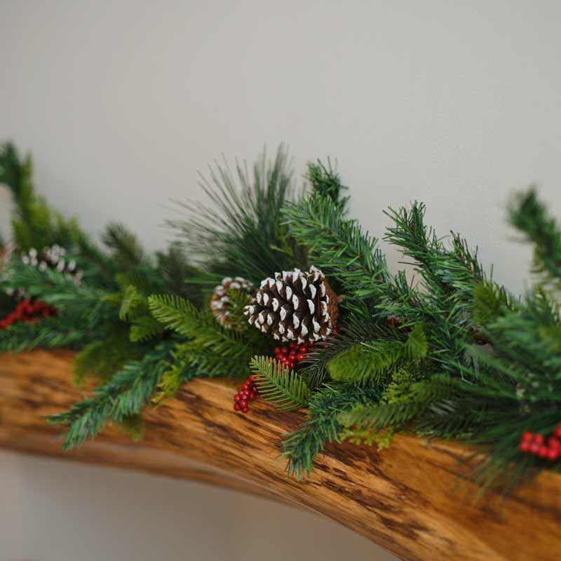 Pine Cones & Berries Foliage Garland - 1.8m – product image 2