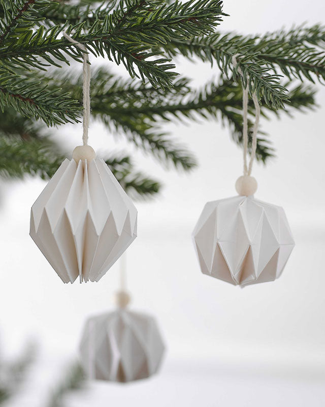 Paper Shaped Tree Decorations With Bead (3pk) – product image 1