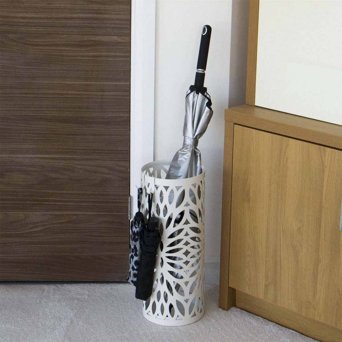 Round Metal Umbrella Stand in White | M&W	