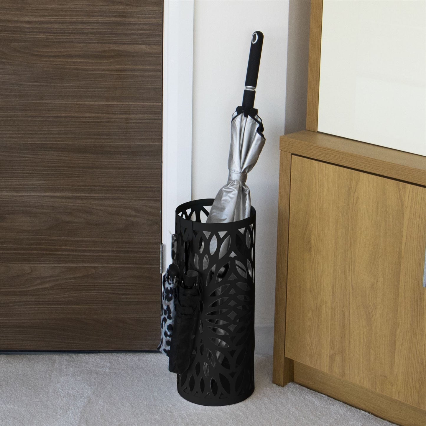 Round Metal Umbrella Stand in Black | M&W	