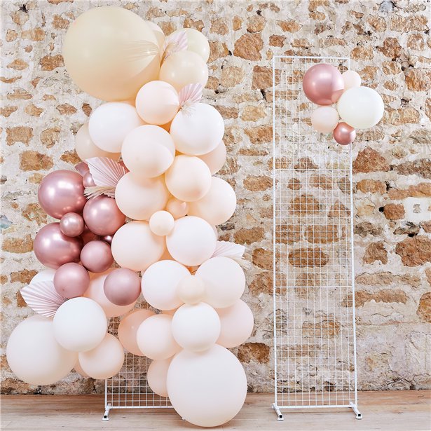 A Touch Of Pampas White Metal Grid Panel - 2m – Party Delights Wondergroup