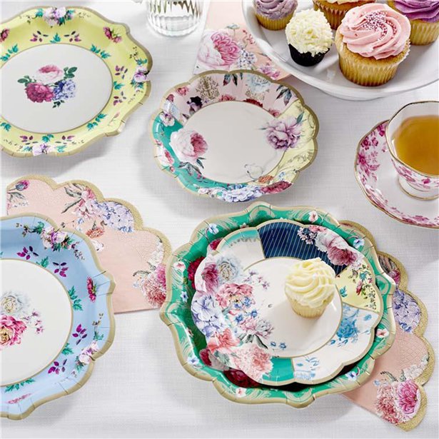 Truly Scrumptious Scalloped Paper Napkins - 33cm (20pk) – product image 2