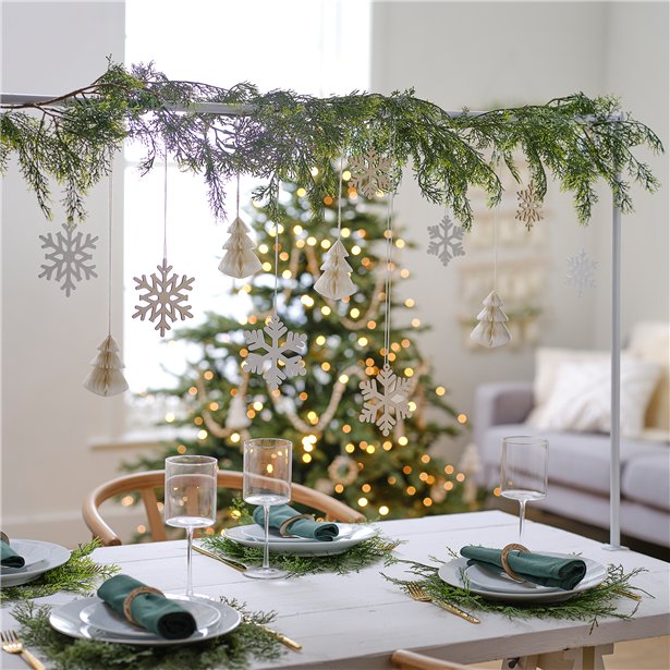 Hanging Snowflake and Honeycomb Tree Accessory Kit – product image 3