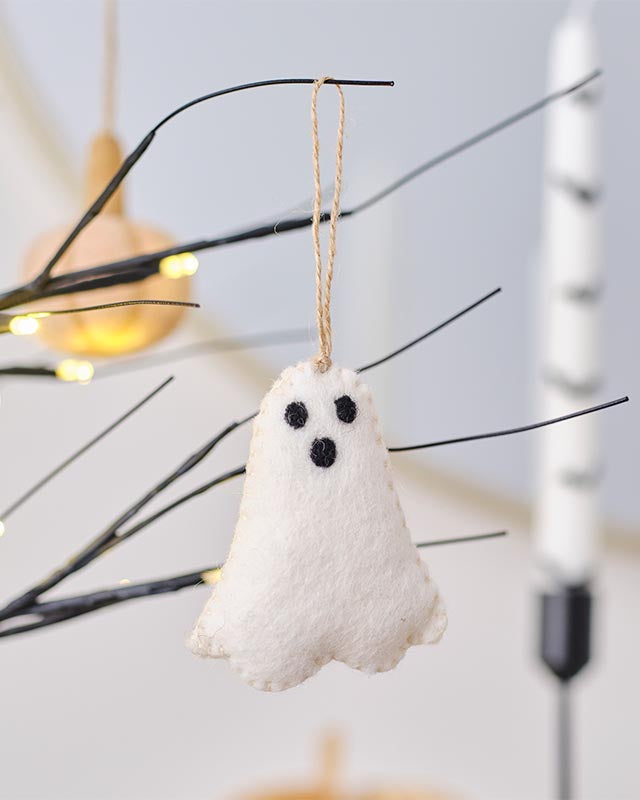 Hanging Ghost Tree Decoration – Party Delights Wondergroup