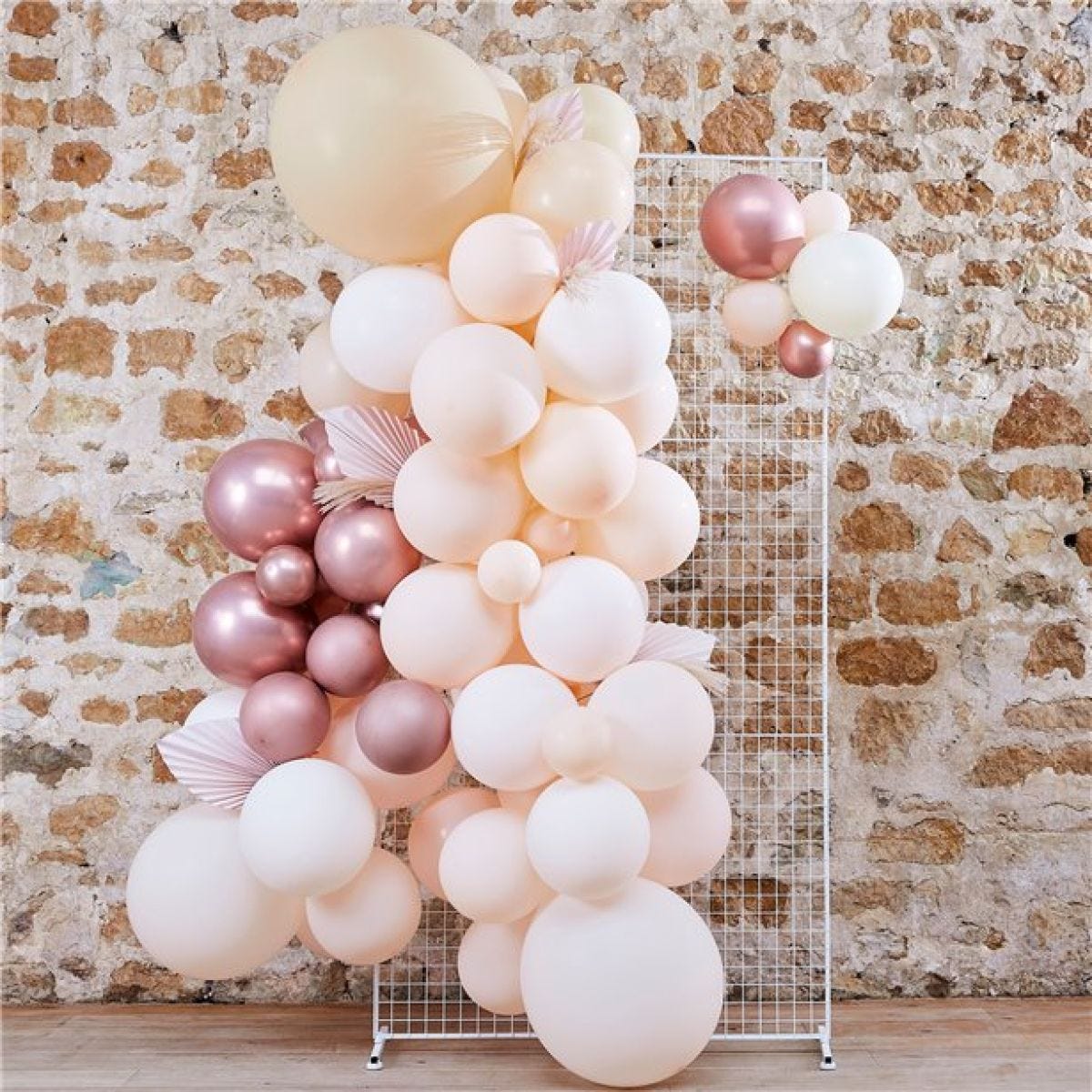 A Touch Of Pampas Balloon Arch Kit - 70 Balloons