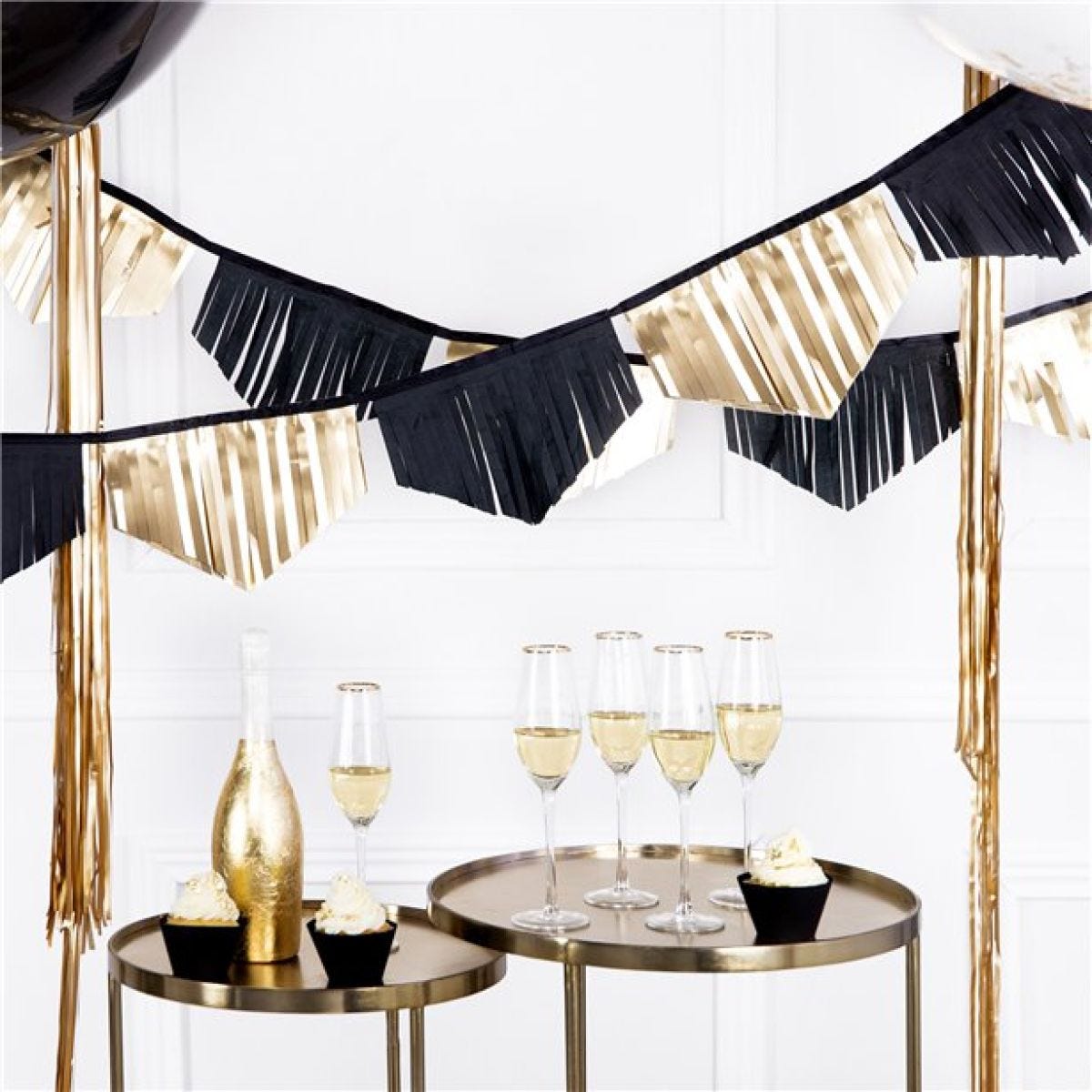 Black & Gold Scalloped Fringe Garland - 3m